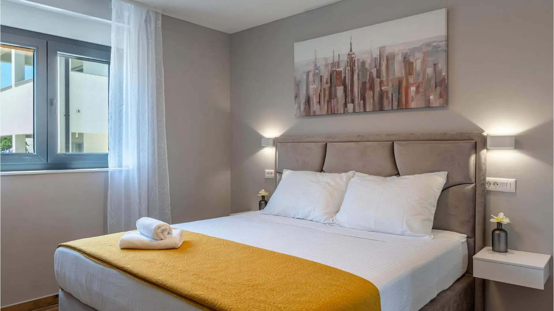 3 Bedroom Stunning Home In Vrsi 0*,